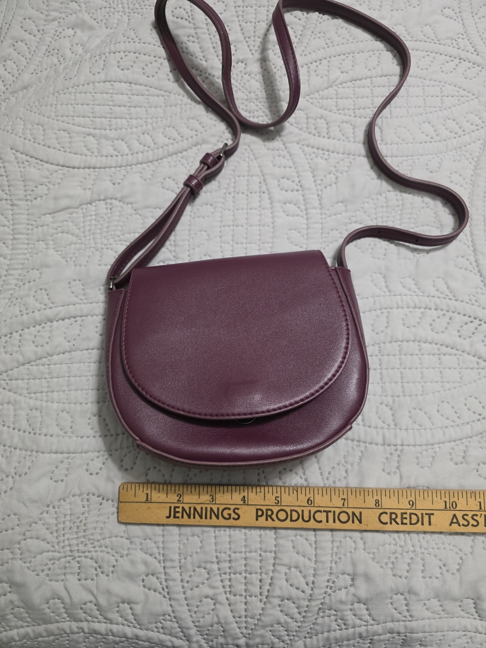 Classic Women's Crossbody Bag in Burgundy
